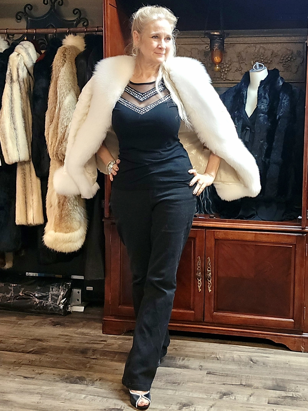 NWT Gorgeous White Mink Fur Coat with White Fox Trim sz M-L - Picture 15 of 17